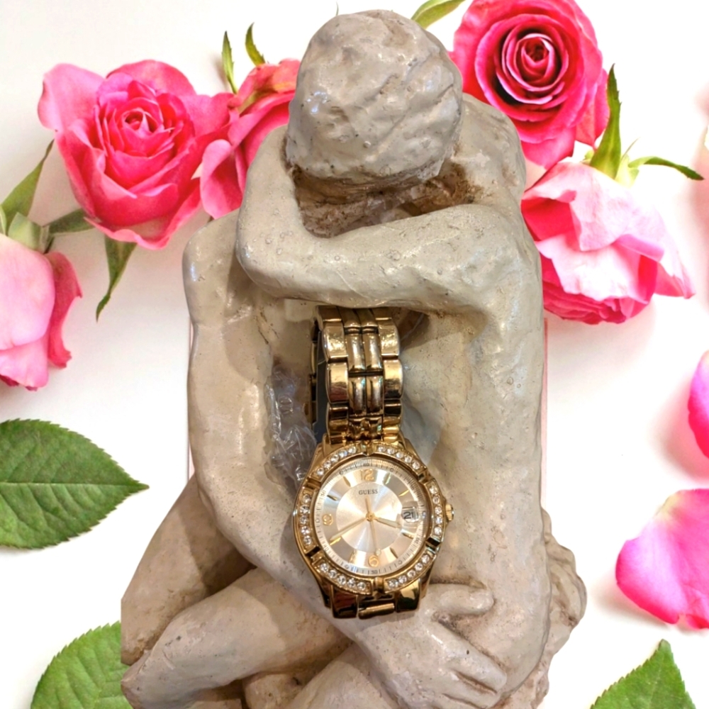Classic Guess Gold bracelet watch gold tone date window crystal bezel